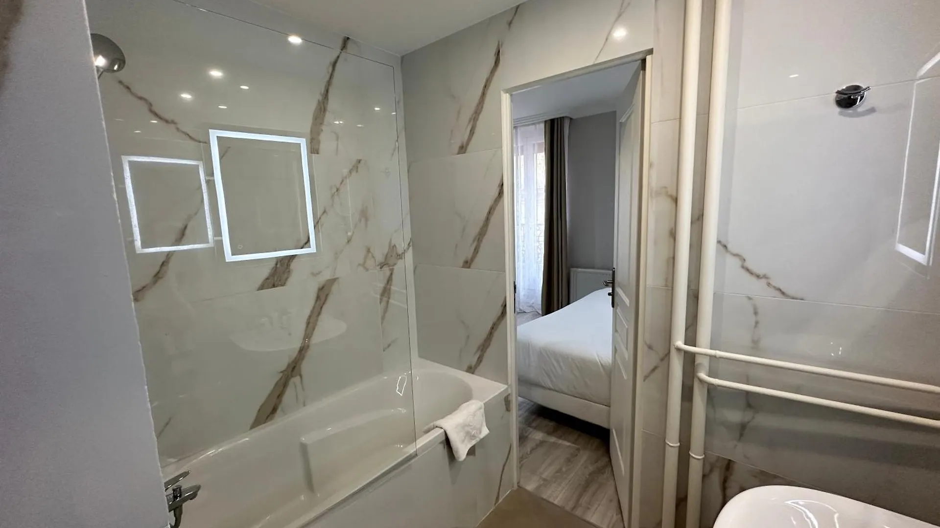 Hotel Riviera Renovated Paris