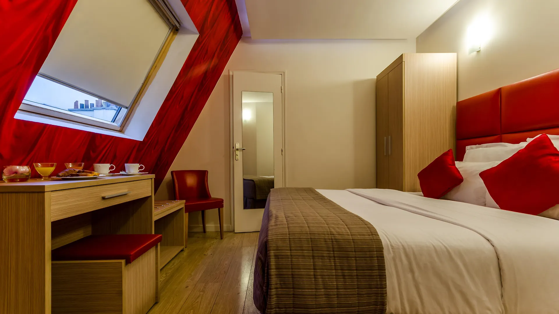 Hotel Riviera Renovated Paris