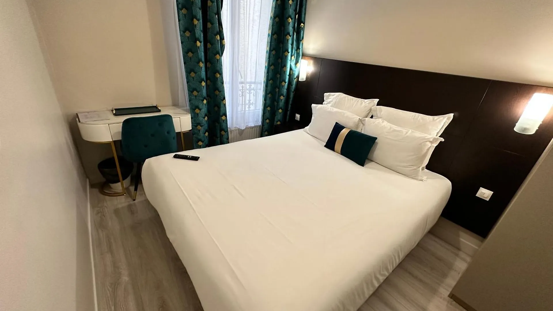 ***  Hotel Riviera Renovated Paris France
