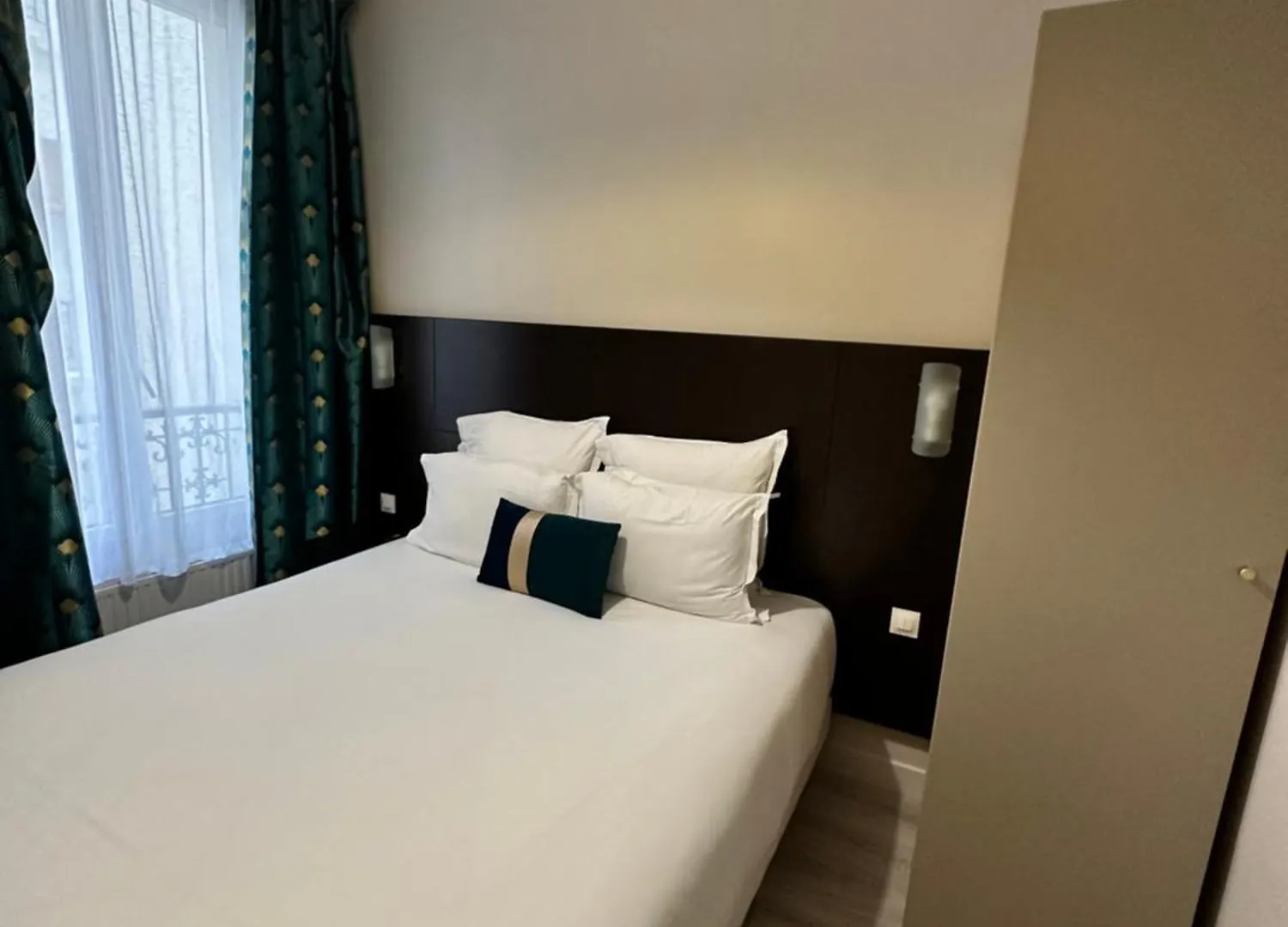 Hotel Riviera Renovated Paris France